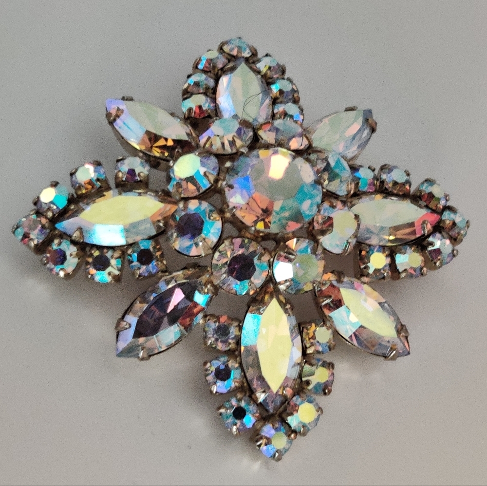 Exquisite Sherman Brooch - Picture 14 of 15
